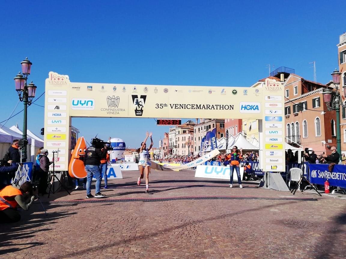 ConfindustriaVe's tweet photo. Oggi il grande ritorno dello #sport, con la 35^ Confindustria Venezia @Venicemarathon. Oltre 10mila atleti - dei quali 4mila alla 42 Km - hanno partecipato alla manifestazione
#runningvenice #venicemarathon
@comunevenezia @CMVenezia @veneziaunica @Venezia1600 https://t.co/gHhS06hUDV