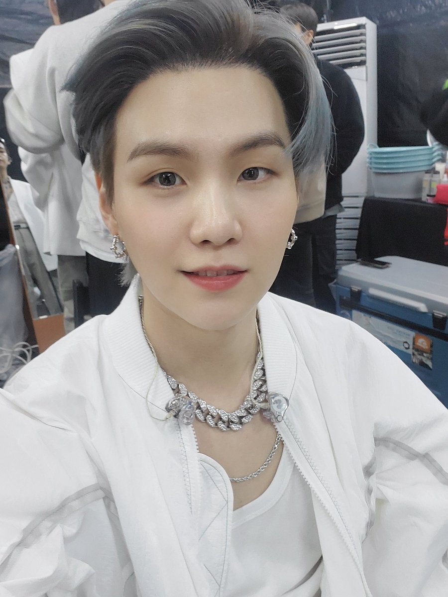 yooenki's tweet photo. Thank you for your hard work. The puffy face was gone while performing..^^  and please sleep well! https://t.co/Jt8VIkn6Sw