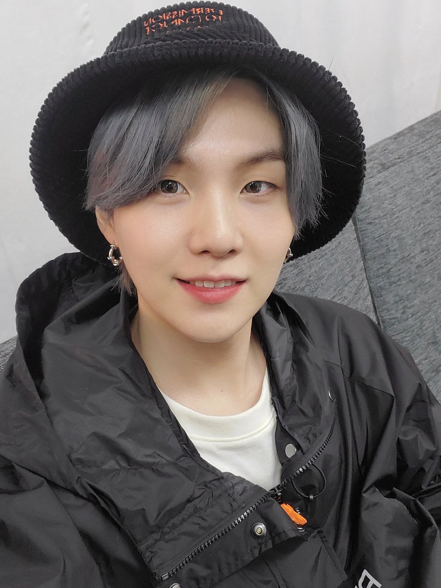 yooenki's tweet photo. Thank you for your hard work. The puffy face was gone while performing..^^  and please sleep well! https://t.co/Jt8VIkn6Sw