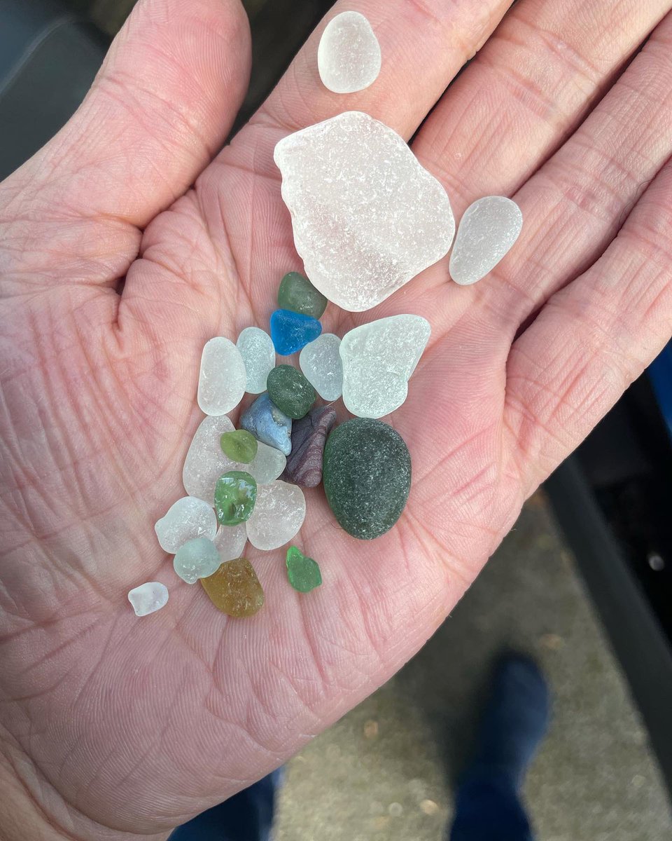 TerryCaygill's tweet photo. Sunday fun at the beach. #seahamglass #sunnyseaham https://t.co/yalUWsIB8K