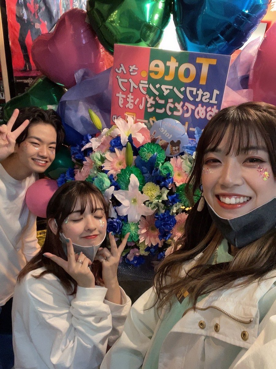 teruki0710's tweet photo. tote.初ワンマンライブ🙌
懐かしかったり、初めてだったり、やっと、、って感じの人達の顔見ながら歌えて、とても嬉しいです😭😭

「terukiの地元の友達は腰重そう」とメンバーから言われました。😂
そんな地元メン↓が素敵な写真を沢山撮ってくれました!
インスタとかでも載せて行きます!
@katamin24 https://t.co/WHx1122dj0
