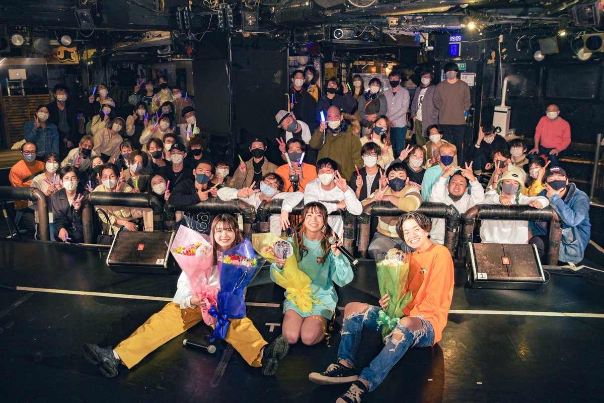 teruki0710's tweet photo. tote.初ワンマンライブ🙌
懐かしかったり、初めてだったり、やっと、、って感じの人達の顔見ながら歌えて、とても嬉しいです😭😭

「terukiの地元の友達は腰重そう」とメンバーから言われました。😂
そんな地元メン↓が素敵な写真を沢山撮ってくれました!
インスタとかでも載せて行きます!
@katamin24 https://t.co/WHx1122dj0
