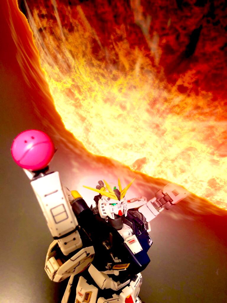 ponsaku3594's tweet photo. PGガンダムmk-2進捗報告。
今日も元気に引きこもって模活！ついにボディへ。初体験の発光配線構造で悪戦苦闘しながらなんとかやってます。外装パーツ無いと顔怖いなぁ🤣

mk-2のパイロット乗ってるコックピットもよく見たら…赤い…ボール！！
う…頭が…
#ガンプラ #pgmk2 #アムロバカナコトハヤメロ https://t.co/kEGhlTT1bI