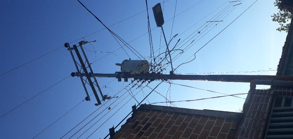 UBCHPBMLIBER's tweet photo. @rafaellacava10 En fundación cap sector 1 calle Perú va para tres mes que se quemó el transformador más 45 familias están afectadas municipio libertador Carabobo https://t.co/4ecN3QrNEz
