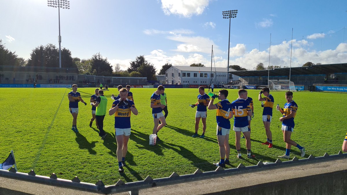 CastleknockGAA's tweet photo. #DCFC1 Quarter Final
15mins 1st half
Castleknock :0-5(5)
Ballyboden St Endas:0-4(4).
Water break https://t.co/EZA2sqnywb