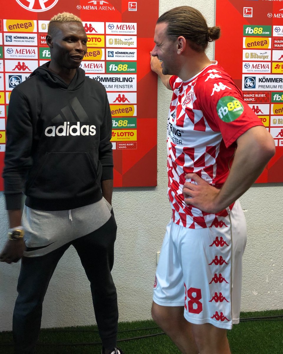 Mainz05en's tweet photo. Always nice to see a familiar face! 😍

Great to see you back in Mainz, Aristide! 🔴⚪

#Mainz05 #M05FCA https://t.co/MuysfTOa7H
