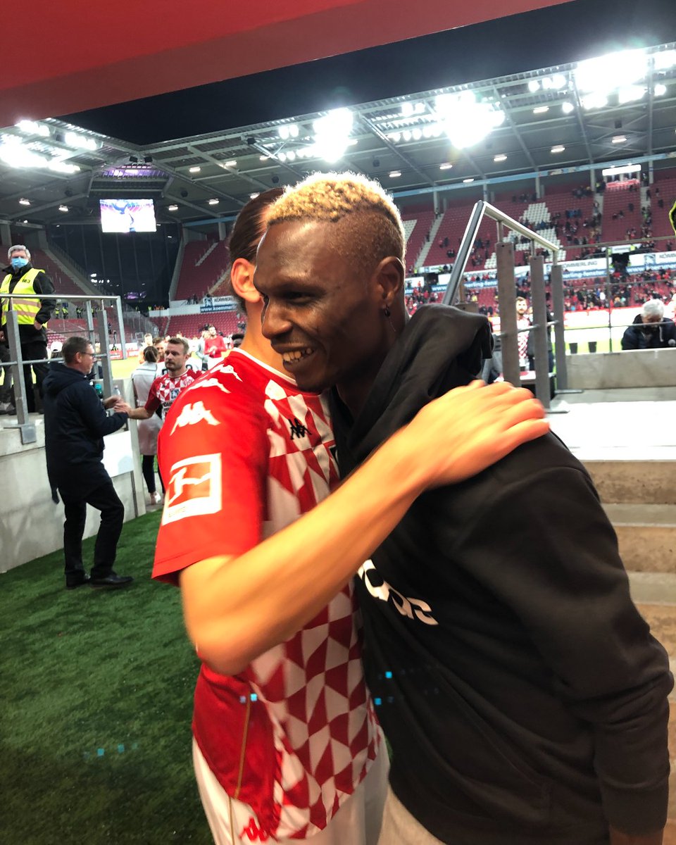 Mainz05en's tweet photo. Always nice to see a familiar face! 😍

Great to see you back in Mainz, Aristide! 🔴⚪

#Mainz05 #M05FCA https://t.co/MuysfTOa7H