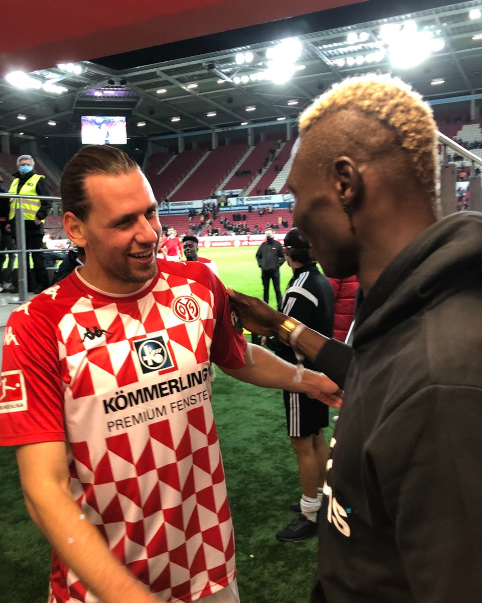 Mainz05en's tweet photo. Always nice to see a familiar face! 😍

Great to see you back in Mainz, Aristide! 🔴⚪

#Mainz05 #M05FCA https://t.co/MuysfTOa7H