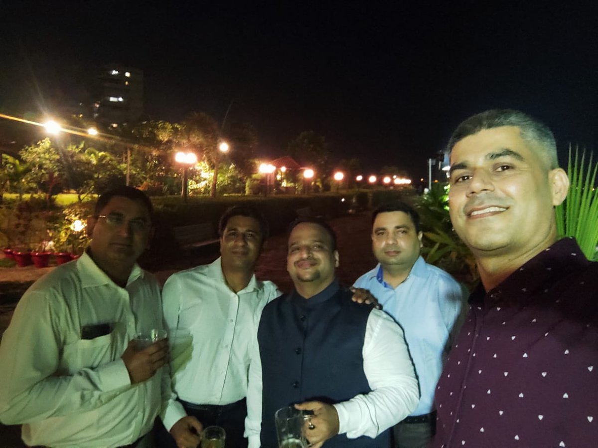 ameyakoch's tweet photo. Life is always different with coursemates. 
#SS75 #cheers https://t.co/HlPrpDyIVT