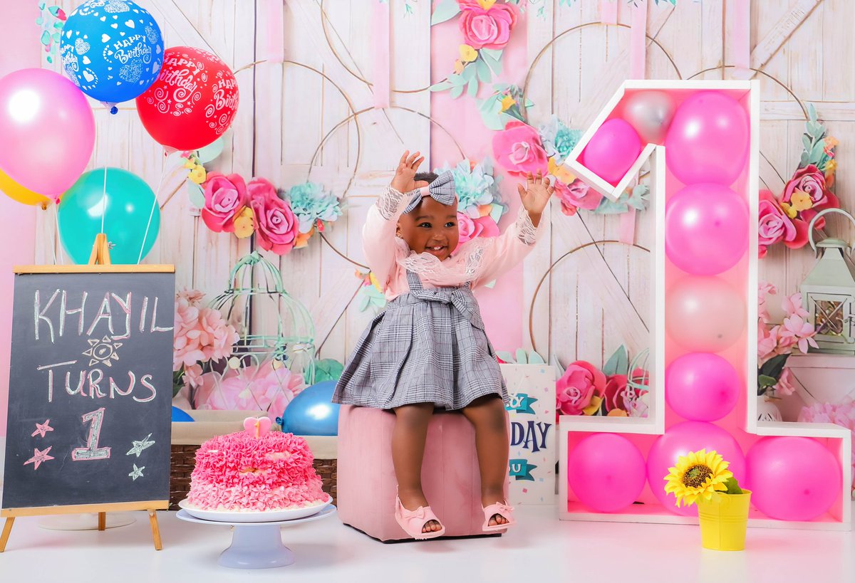 KaraboKgaolang's tweet image. And we are 1 year old !!!!