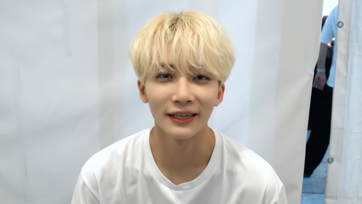 min9yu_tttop's tweet photo. the cutest jeonghan photoset you’ll see today 🥺🤍 @pledis_17 https://t.co/M8IjOUkSqC