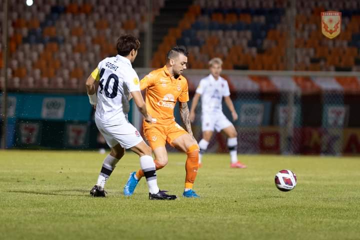 FutbolAXEM's tweet photo. #Division1 🇹🇭 Gol de @nicovelez_19, que fue titular en @sukhothaifc, que derrotó 3-0 a #NavyFC https://t.co/CQDNG2QdWS
