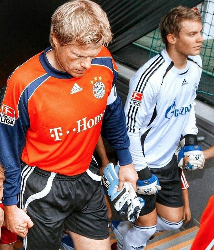 PortieriSiNasce's tweet photo. #OliverKahn vs #ManuelNeuer
#GermanGK 🇩🇪
One #picture two #legends https://t.co/vkMKVi0HBK