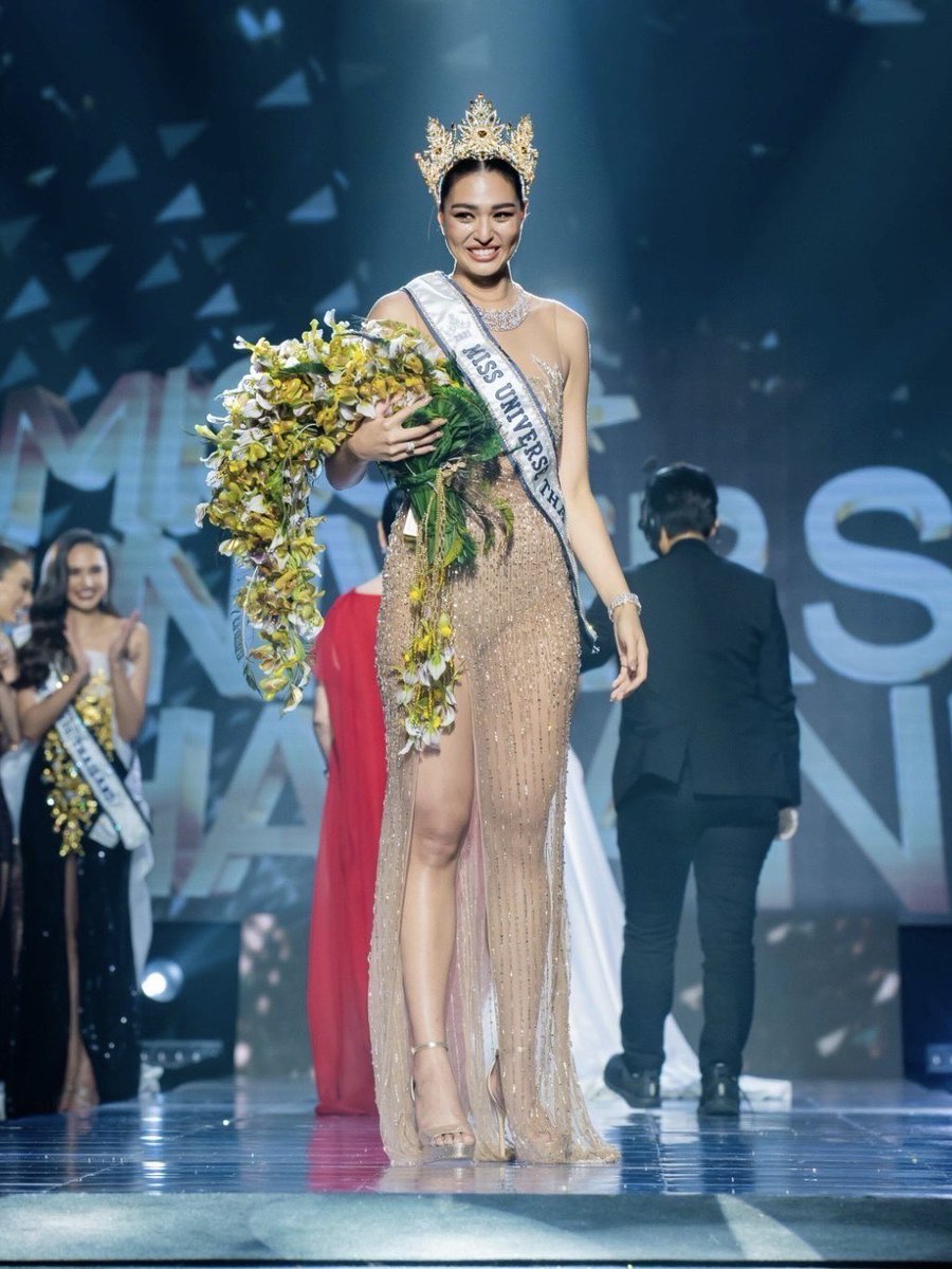 judy_judyya's tweet photo. RealSizeBeauty ไม่ว่าจะอ้วนหรือผอมก็คือหุ่นของเราทุกคนมีความสวยเป็นของตัวเอง มีความมั่นใจในฉบับของตัวเอง วันนี้แอนชนะลบคำว่า "สวยแต่อ้วน" ได้แล้วคือภูมิใจมาก แอนชิลีจะเป็นแรงบัลดาลใจของผู้หญิงหลายๆคน คนจะสวยสวยที่ทัศนคติจริงๆ
#MissUniverseThailand2021 https://t.co/IX37VHKYvv