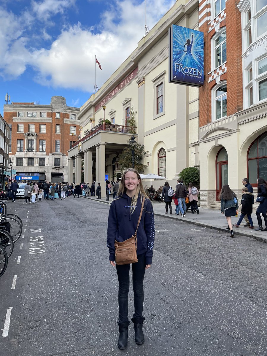 It’s the interval of Frozen <a href="/frozenlondon/">Frozen The Musical</a> and I felt the need to switch my phone back on to say Danielle Fiamanya @Fia_Dan you are amazing. My daughter Aoife and I are really enjoying the show. Thank you. Such an amazing cast. Looking forward to Act 2 ❄️⛄️
