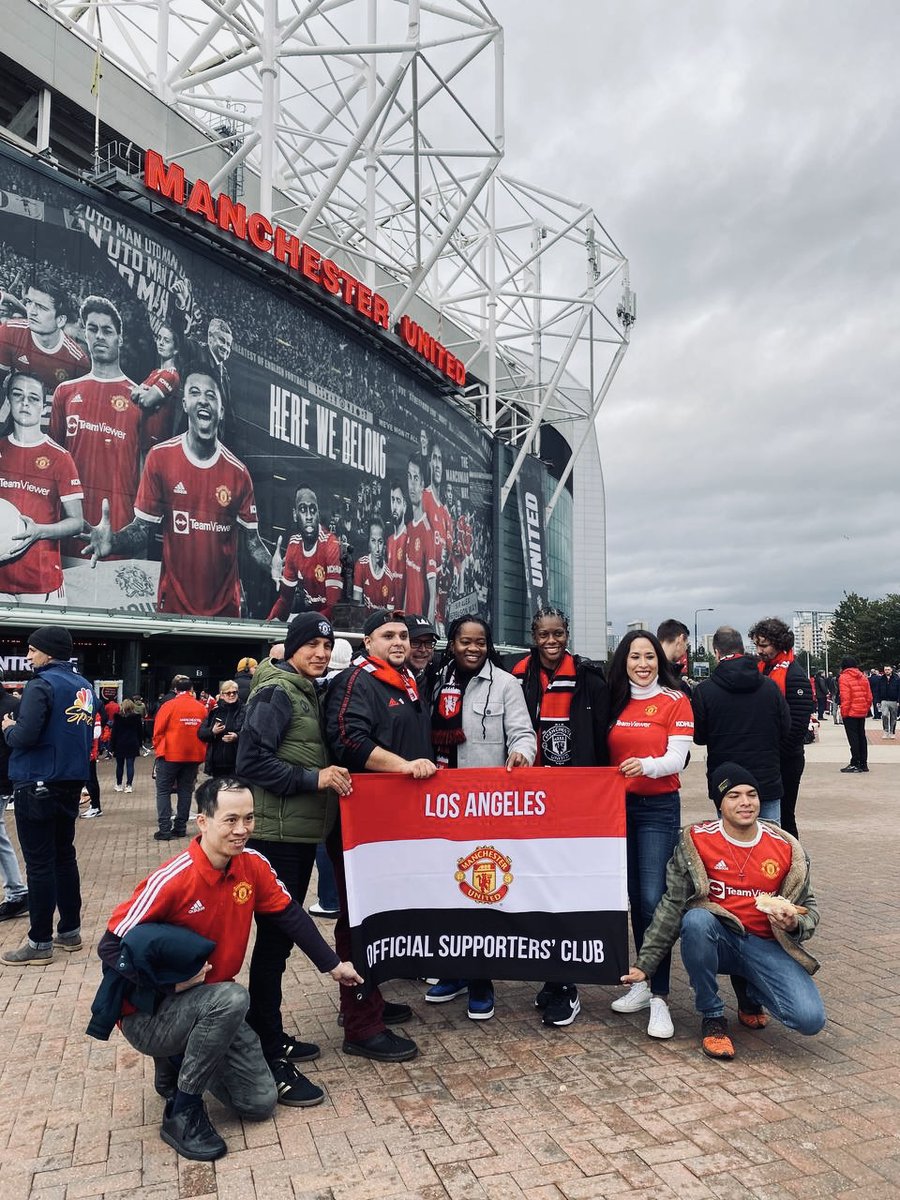 ManUtd's tweet photo. All the way from the United States for #MUNLIV! 🇺🇸

👋 @LARedArmy 

#MUFC | #HereWeBelong https://t.co/XYEFO4SMm5