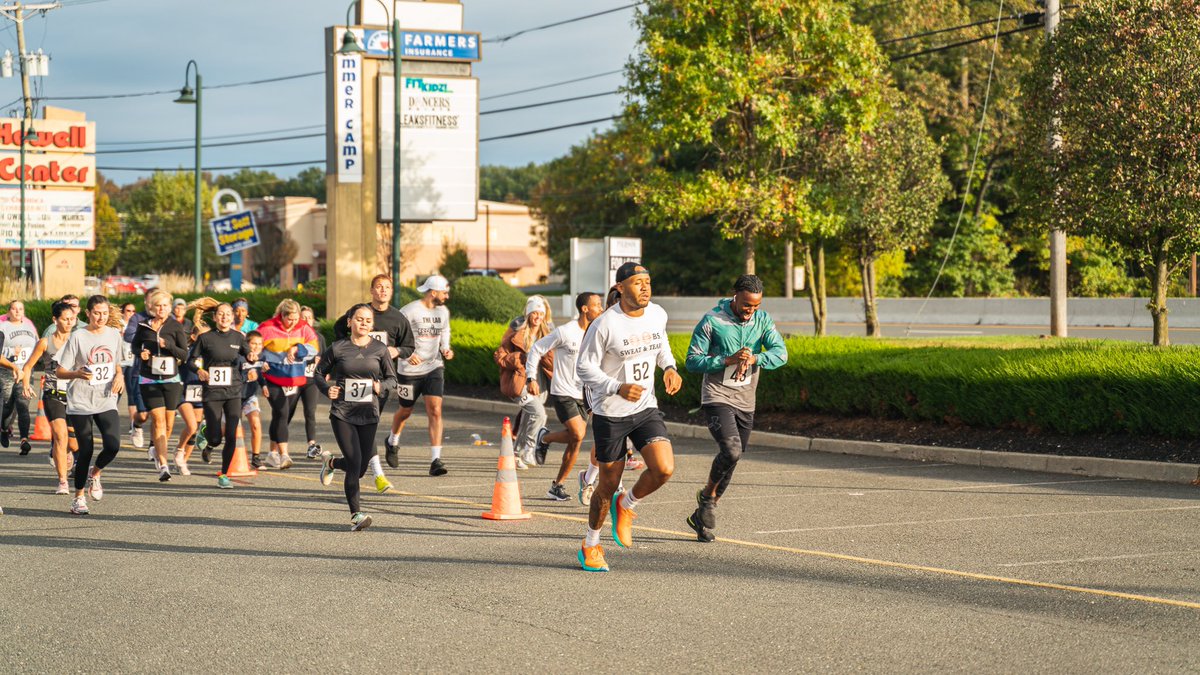 LEAKSFitness's tweet photo. You woke up yesterday. 
You walked, ran &amp; or donated to help make a difference in your community. 🤝
Round of applause and a BIG THANK YOU to those that supported our 1st Annual Feed Families 5k. 🤩👊
#MissionAccomplished ✔️
#LEAKSFitness™️ https://t.co/RFWLu17nv3