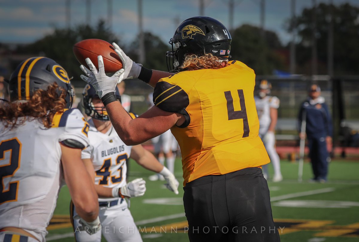 Art037's tweet photo. Former Omro Foxes 🦊 standout Justin Kasuboski at the next level! Let’s go! Great work Justin!!! @FansFoxes @OmroFoxesFB @uwoshkosh @UWOshkoshTitans @UWOFootball https://t.co/VOgWbXVgrX