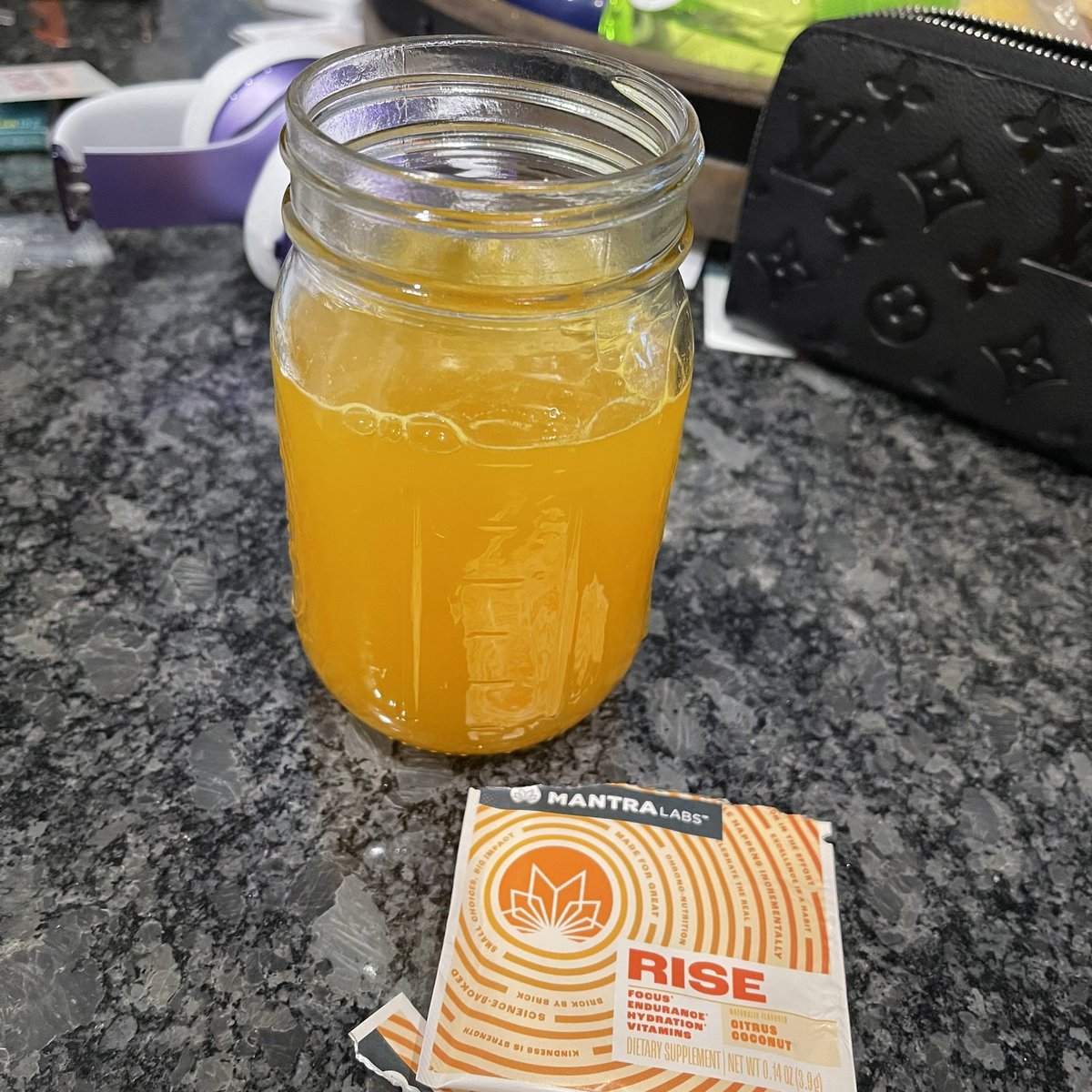 Spent all day yesterday in 🛌 thanks to the wonderful booster 💉... so today, we start with <a href="/gomantralabs/">MANTRA Labs Nutrition</a> rise 🌞 (btw, the hydration from mantra was a life saver during those moments of fever and sweats mantrah25 for 25% off) #mantrabr #bibchat