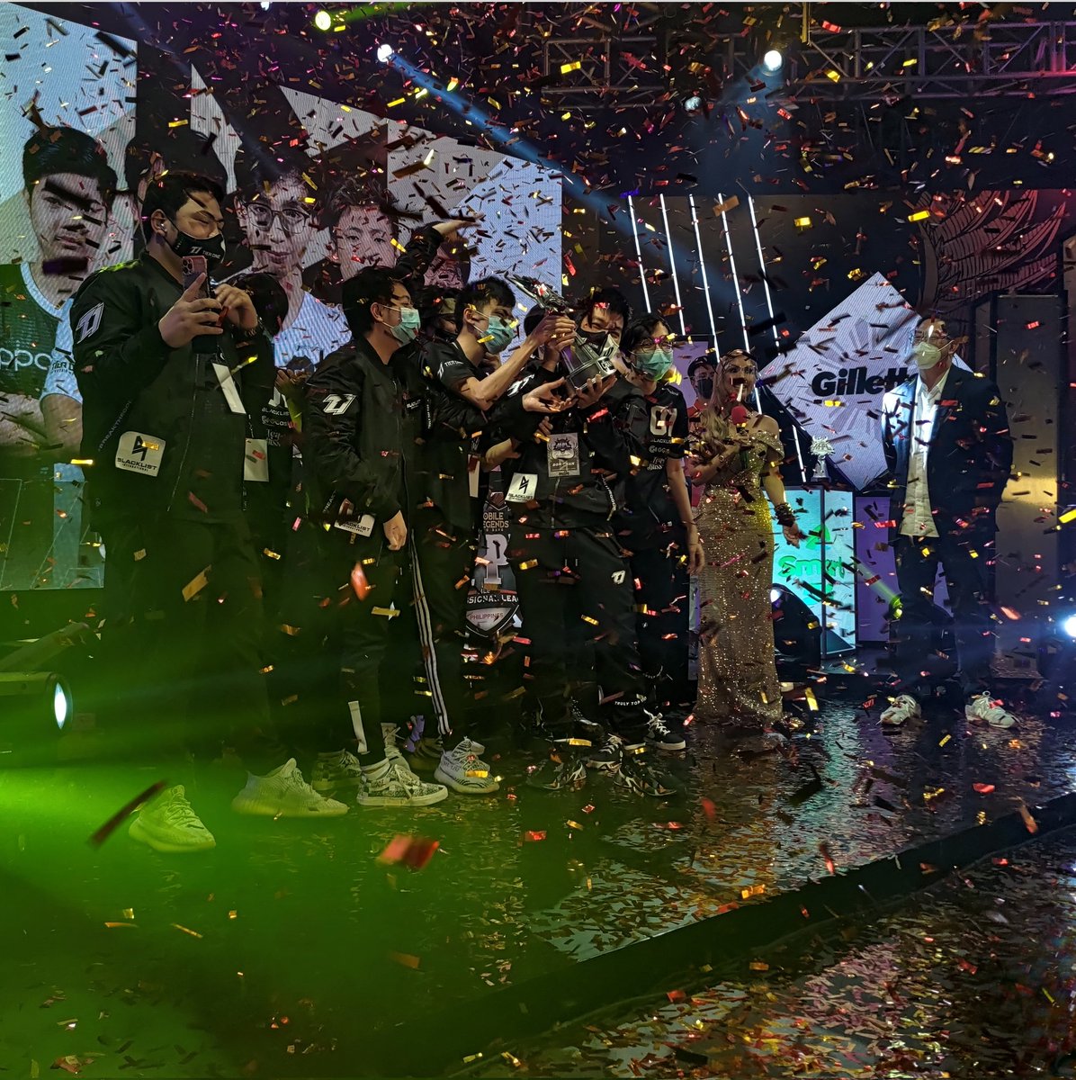 manjeanfaldas's tweet photo. CHAMPS.

#BeLegendary #BreakTheCode https://t.co/0aOPQdnzP0
