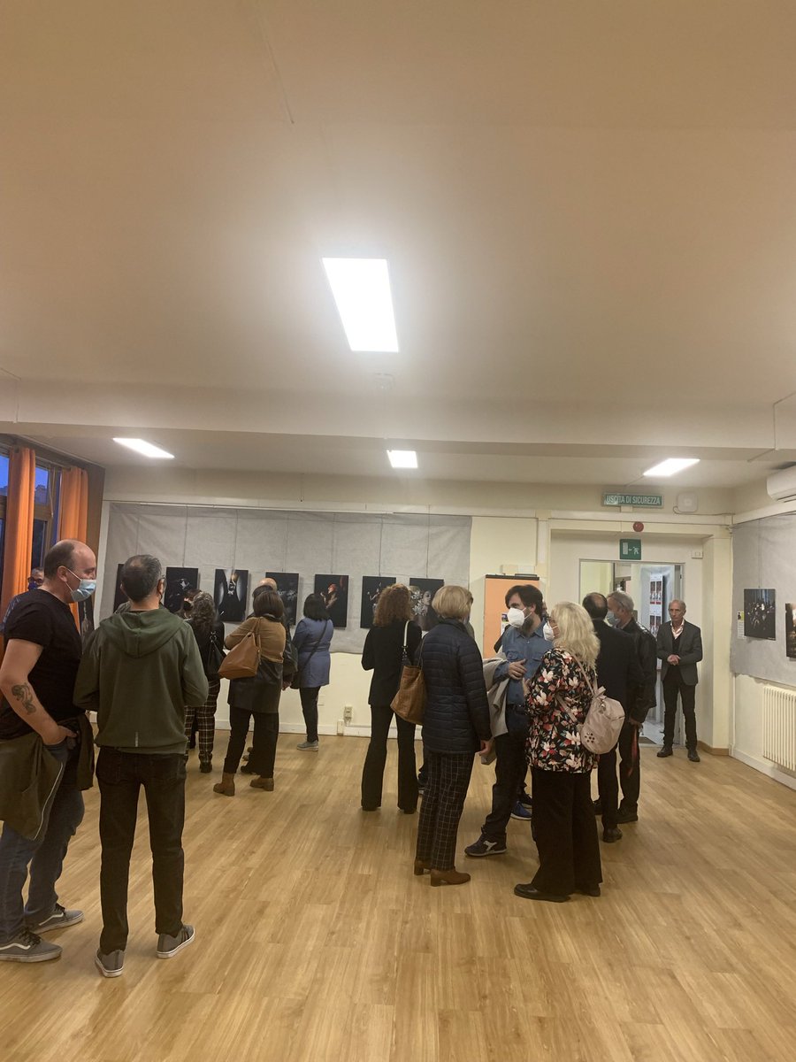 FraLeoncini's tweet photo. All’inaugurazione della mostra fotografica di #Bellavera nella Sala Agnini in Viale Adriatico 136. Oggi fino alle 17.30 e fino alla prossima settimana sarà possibile visitarla. Grazie all’Associazione #Agnini che gestisce questi spazi preziosi per la vita culturale di Montesacro https://t.co/QiGEwbcdFE