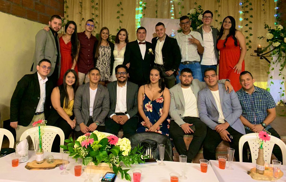 quesedicemican's tweet photo. Atesoren, valoren sus amigos y cada momento de felicidad genuina que nos da la vida #5Fc https://t.co/UB9IdvXDqP