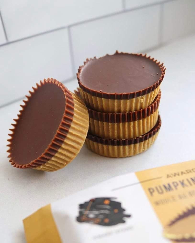Looking for a delicious but healthy treat this Halloween? @dwarfstarsco is the inventor of pumpkin seed butter cups! Find out more in the bio! #betterforyou #lesssugar #passthesnacks #superfoodingredients #snacks #halloween @BuschsMarket @TraderJoesList @PlumMarket