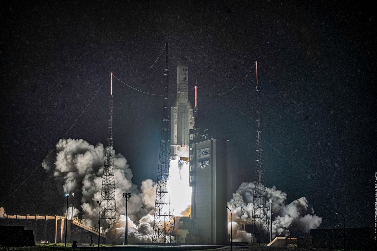 ariane5's tweet photo. #ICYMI Early this morning #Ariane5 launched successfully for its mission #VA255.
@ESA_Webb @NASAWebb is the next planned #VA256 A5 mission.
 📷 by Service Optique de Kourou (@esa /@arianespace / @cnes)
#JWST #Webb #WebbFliesAriane #HappySunday ! https://t.co/BamAp5U7uE