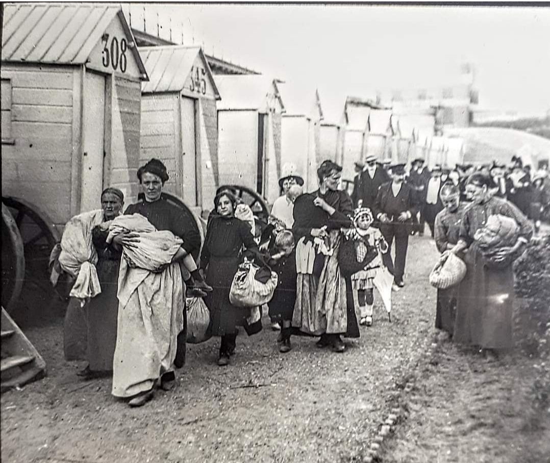 janeyellene's tweet photo. WW1 Belgian refugees at Ostend waiting to be transported to England. https://t.co/rndeF0dByx