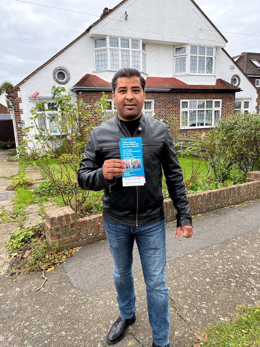 iamaamirharoon's tweet photo. A weekend well spent in #Sutton listening to residents on their door steps about what matters to them the most in their local area. Great canvassing sessions on Saturday and Sunday doing resident surveys to have a better understanding of the local issues.
#SuttonNorth https://t.co/87MlNZJpic