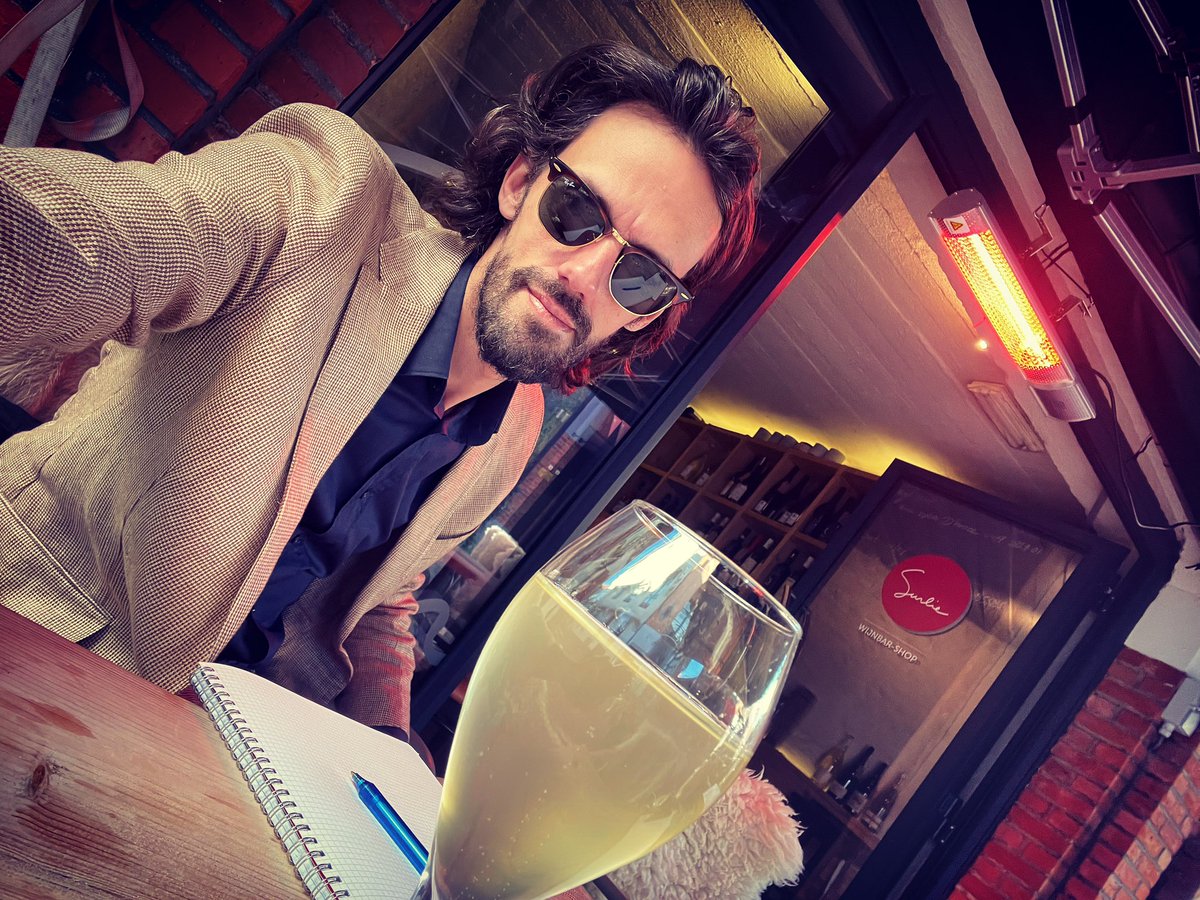 krise's tweet photo. ‘Meer dan 4 op 10 Belgische kantoorwerkers (42% - 53% wereldwijd) verzetten meer werk wanneer ze op een andere locatie dan hun hoofdkantoor aan de slag kunnen.’ Bron: Jobat https://t.co/qvb1P4iPuB