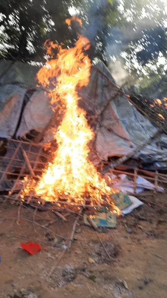 কক্সবাজার জেলার টেকনাফ উপজেলার কাটাখালী অরণ্য বৌদ্ধ বিহারে আজ রবিবার বিকাল তিনটায় সন্ত্রাসীরা  আগুন লাগিয়ে দিয়েছে। চাকমা সম্প্রদায়ের ৩ জনকে কুপিয়ে গুরুতর আহত করা হয়েছে।