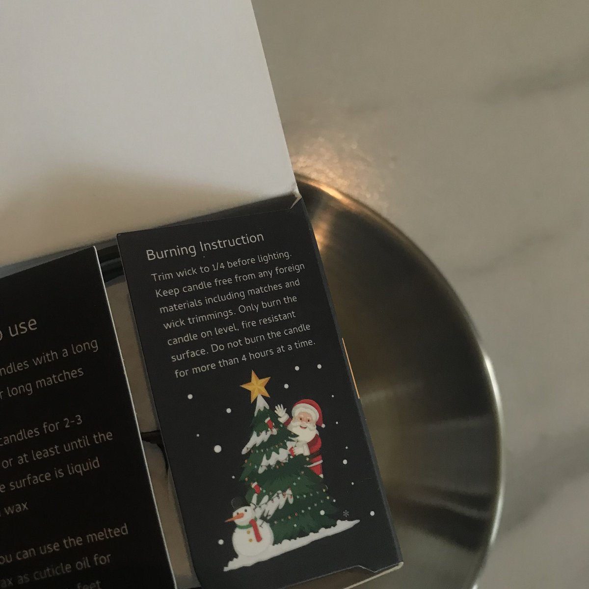 แล้วคนคลั่งคริสต์มาสแบบเราจะพลาดได้ไง น้องคือเทียนหอม Christmas บลิ๊งบลิ๊งวิบวับม๊อบแม๊บ ฮือ แค่ชื่อก็น่ารักละอะ ตอนจุดคือสวยมาก กลิ่น hot chocolate 🎄☕️
