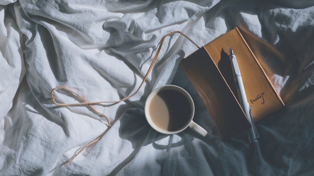QuadrilleCraft's tweet photo. Nothing better than being curled up in bed with a cup of tea. Enjoying the little things in life are what weekends are all about... ☕⁠
⁠
📚 📷  Little Stories of Your Life by @circleofpines⁠

https://t.co/mcth1jE9qN #LittleStoriesBook

⁠ https://t.co/jvZLNeS4Qf