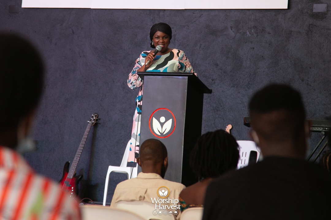 worship_harvest's tweet image. Romans 6:4 Kyetwava tuziikibwa awamu naye mu kubatizibwa okuyingira mu kufa: nga Kristo bwe yaztialazibwa mu bafu olw'ekitii bwa kya Kitaawe, bwe tutyo naffe tutambulirenga mu bulamu obuggya.

#ServiceMuLuganda
#WHLuganda
#WorshipHarvest