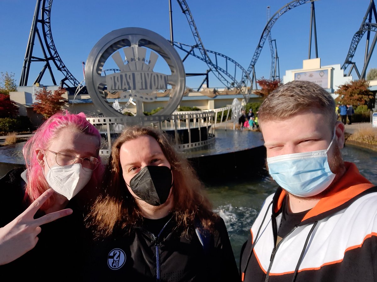 followVitamiN's tweet photo. Day out with the boyssssss #moviepark #geilertag https://t.co/dugjqeuZeN
