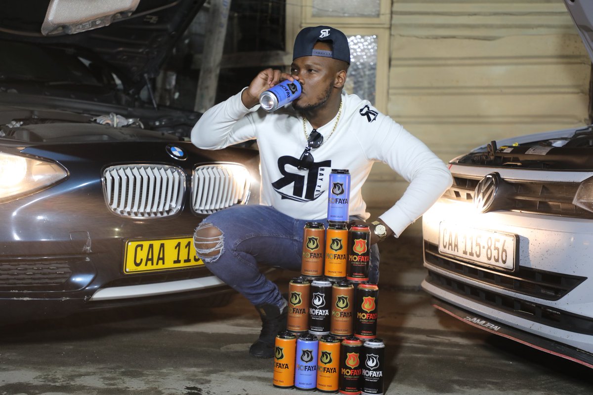 ray_tee92's tweet photo. Raytee - Saka (Official Music Video) 

YT Link: 
https://t.co/GUJ4YSozkc 

Stream &amp; Buy on:
https://t.co/g63j5kv9rT 

Watch || stream || Download || subscribe || Follow @djsbu @mofaya_official #Veletainment
#DJSBU #SakaChallenge #Motswako https://t.co/S7nXE96JVe