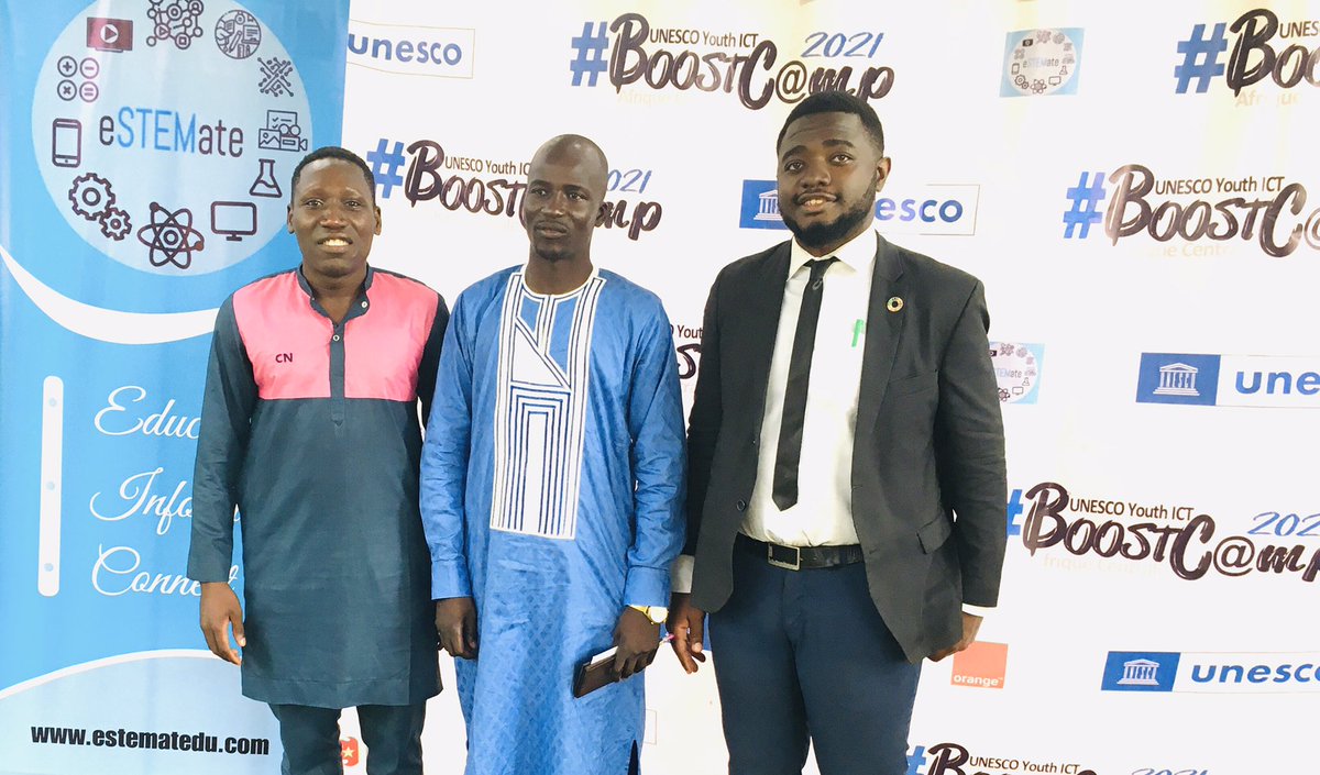 cedric_mimbe's tweet photo. Rencontre avec mon frère et tous alumni @yalidakar @NPinah venu du Tchad 🇹🇩 pour le #BoostCamp2021 #UNESaYouthICTcet partage son expérience. De bons moments d’échanges et de networking. L’#Afrique plus que jamais unie grâce à sa #jeunesse dynamique et #innovante. Welcome to 🇨🇲🌍 https://t.co/BtN6zPy3td