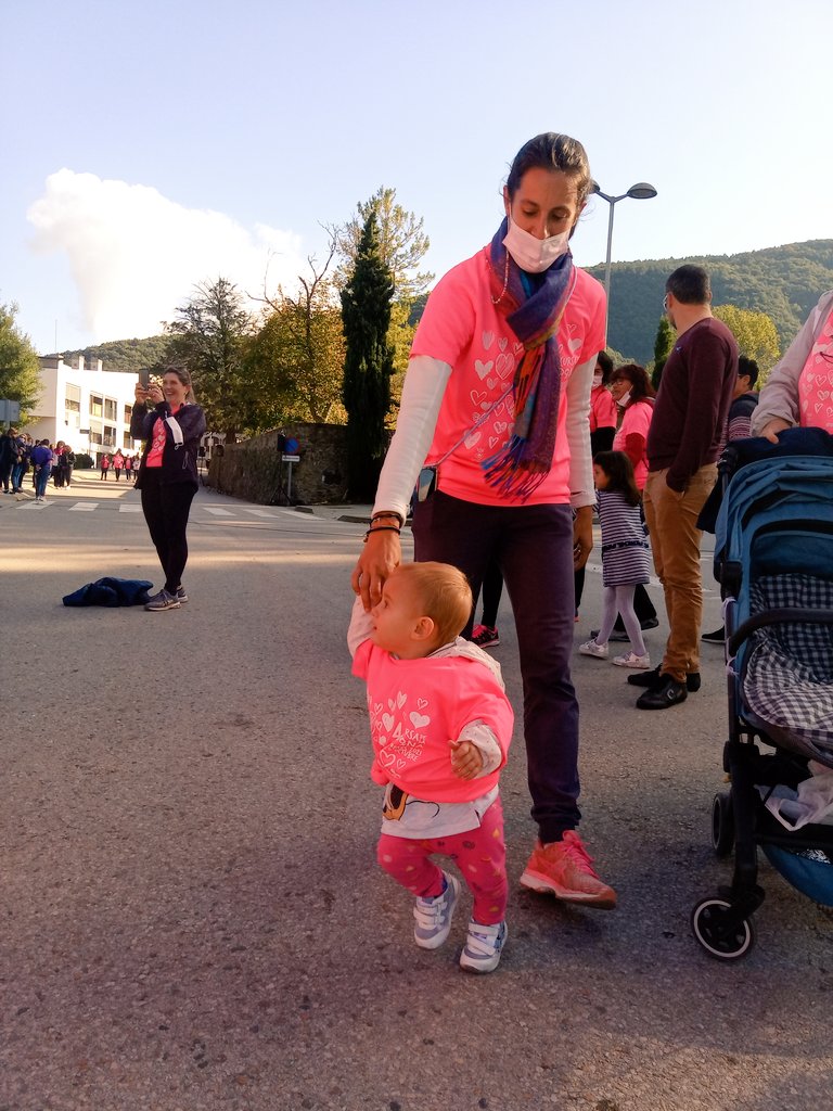 lespreses_cat's tweet photo. Iris López Casas la participant més petita de la @CursaDonaPreses
Té 10 mesos! 😍
Gràcies per venir Iris! 😍💪💪❤️😘😘
@OncolligaGi
@oncolliga_olot
#guapesivalentes https://t.co/6AunWgGwwZ