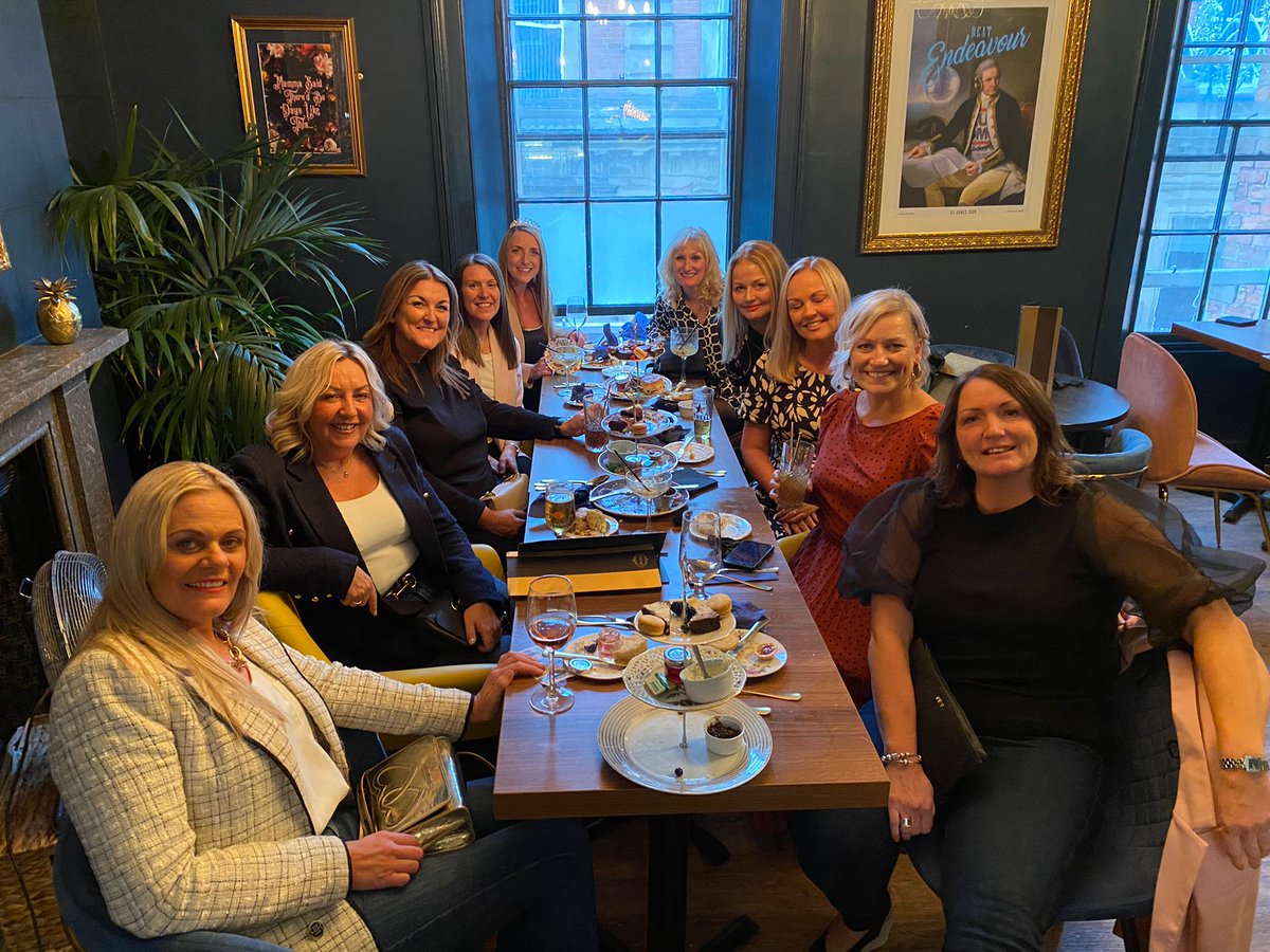 ColetteSummer14's tweet photo. Enjoying afternoon tea with these lovely ladies 🥂 https://t.co/TRd7RVZxos