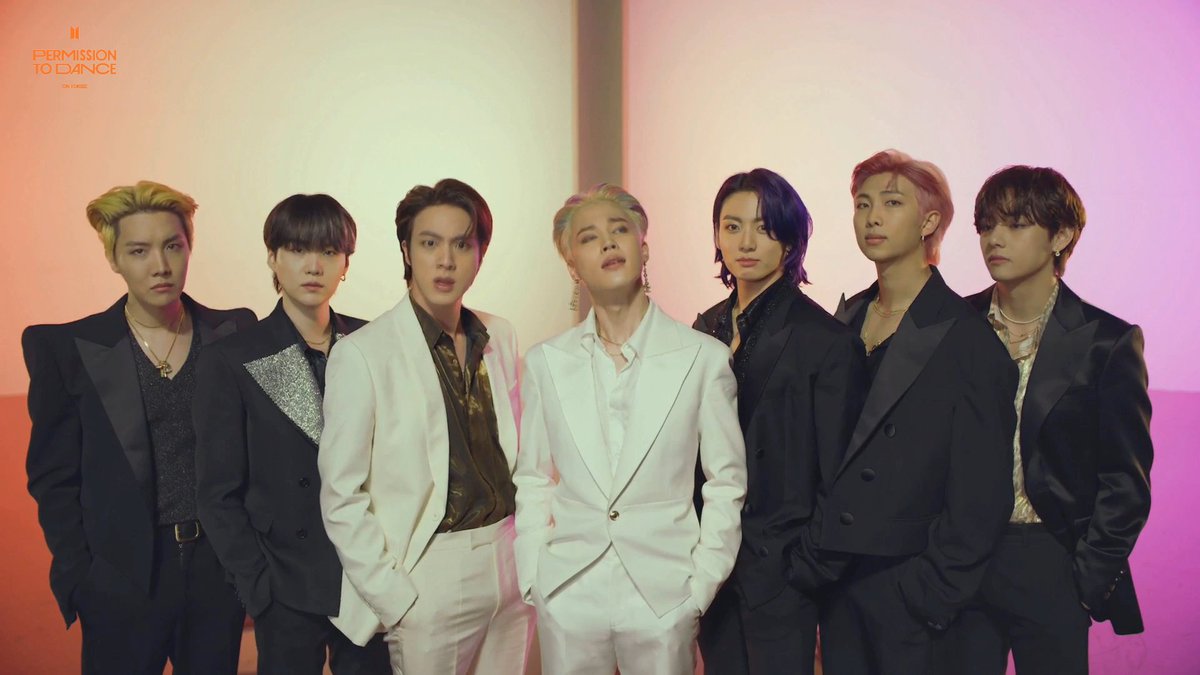 phoenixshel's tweet photo. #btspermissiontodance #PTD_ON_STAGE https://t.co/XjULpNwpxe