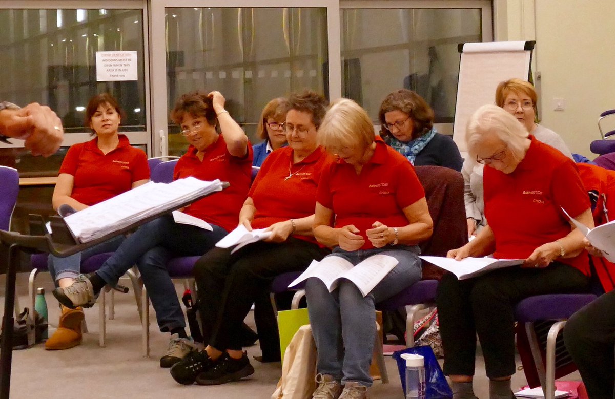 choir_ladies's tweet photo. Now tell us Rob how can we sing, clap and hold our music all at the same time? Of course it will be from memory. Basingstoke Ladies #choir sing from memory and what a difference - you can hear us, see our joyful faces and we have the moves!! Join us Mondays at #ECABasingstoke. https://t.co/2GKxZa9Bh3