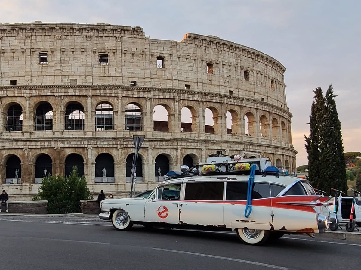 VoituresStars's tweet photo. Des nouvelles de nos membres : Eric et son Ecto1 relookée sont en Italie pour la sortie de Ghostbusters Afterlife.

#SOSFantômes #Ghostbusters  #Cadillac #Ecto1 https://t.co/Kvd73pSF5q
