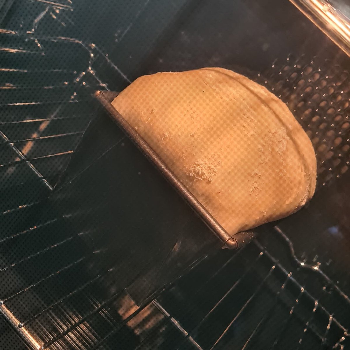 Kez_Ray18's tweet photo. A bit of #breadmaking this morning... trying out the functions on the new oven #breadproofing #breadbaking

Proof will be in the tasting once it cools down

#Neff #baking https://t.co/Q77UnYj7sU