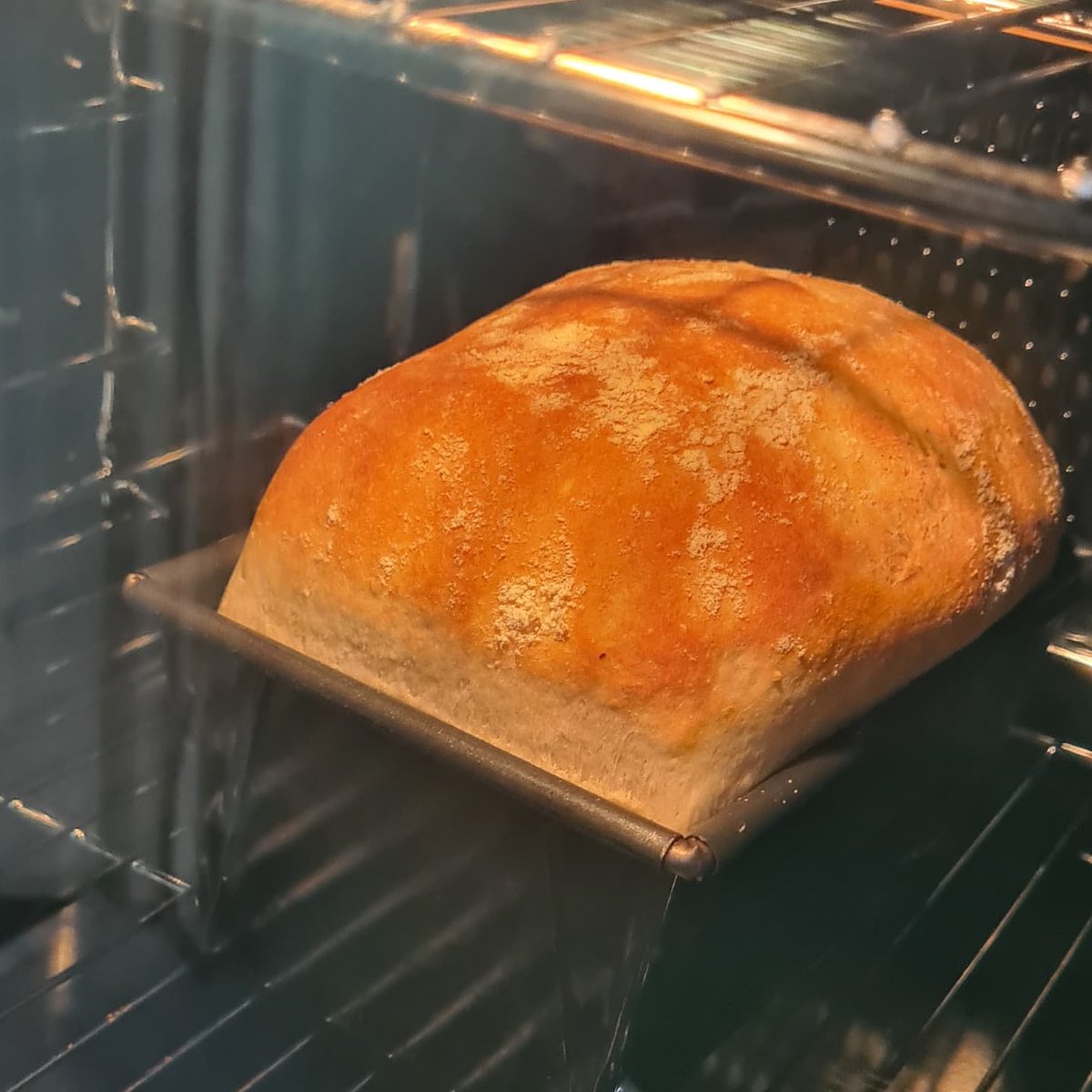 Kez_Ray18's tweet photo. A bit of #breadmaking this morning... trying out the functions on the new oven #breadproofing #breadbaking

Proof will be in the tasting once it cools down

#Neff #baking https://t.co/Q77UnYj7sU
