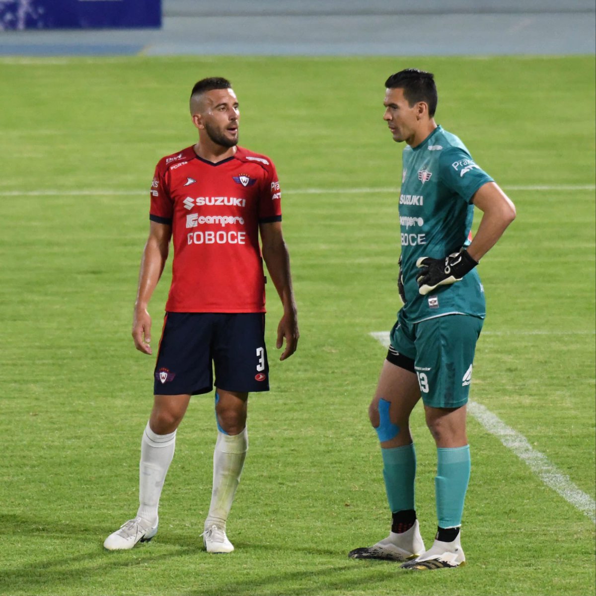 pipogi13's tweet photo. Feliz de reencontrarme con amigos que me dio el fútbol! Victoria más que importante para seguir por nuestro objetivo. Quedan 7 finales más @WilstermannCD @santieche22  💪💪💪 https://t.co/HL3F3E9QsH