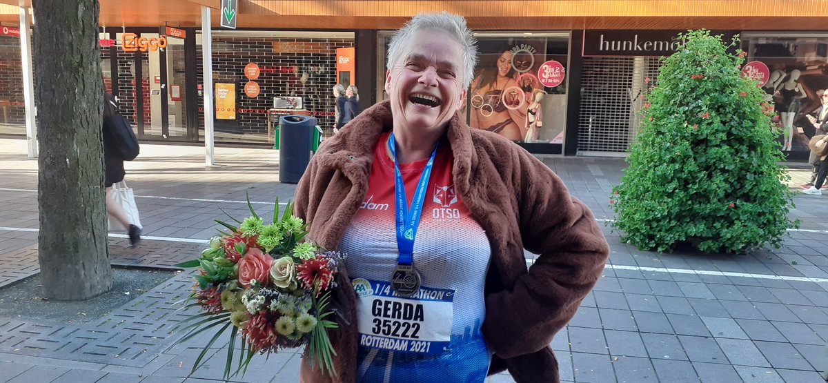 Wat voor afstand je ook loopt, Rotterdam koestert vandaag de helden. <a href="/RTV_Rijnmond/">Rijnmond</a> #marathonrotterdam