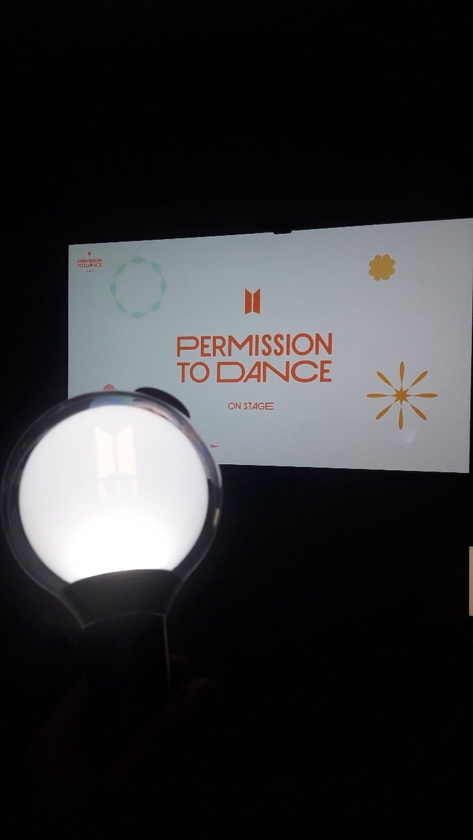 HoseokBiased95's tweet photo. Listaaaa💜💜💜💜
#PTD_ON_STAGE https://t.co/7cOw8eo3OA