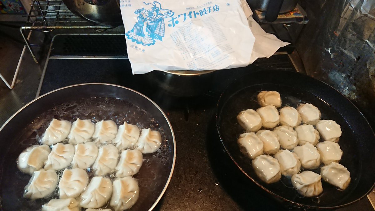 jpnps's tweet photo. 今夜は餃子パーティー! ホワイトを焼いてます https://t.co/HuzvSOs5xI