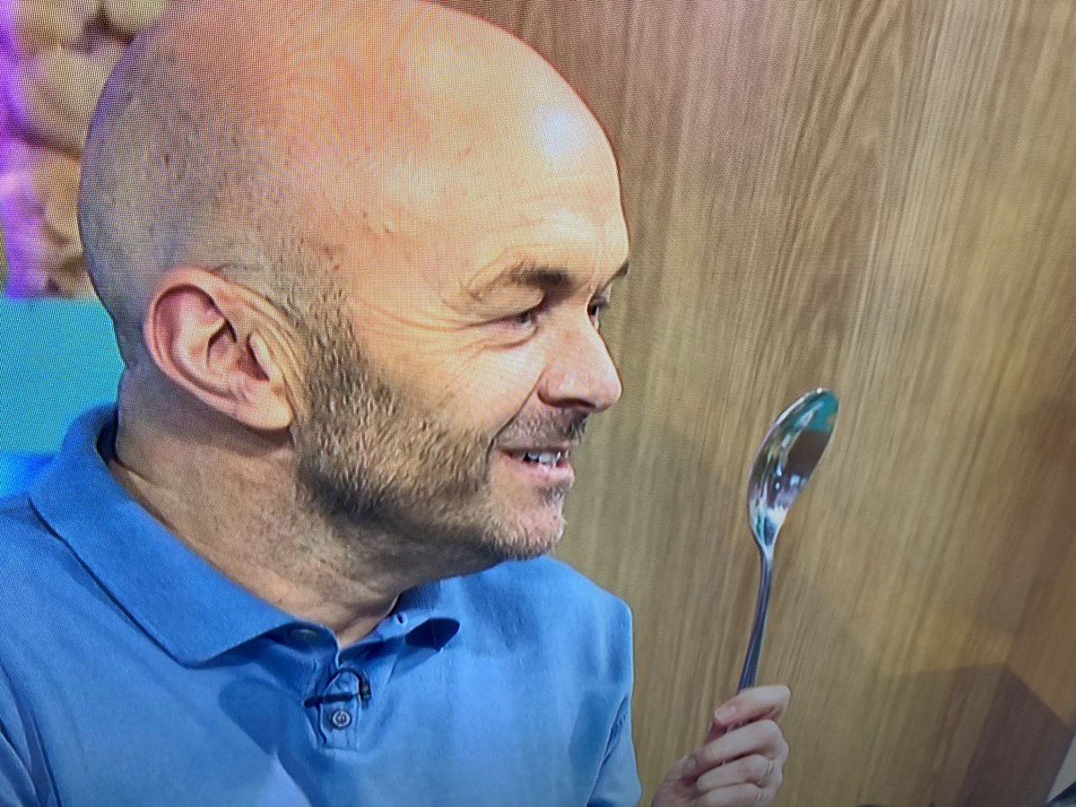 JonsonCRE's tweet image. That kid from the Matrix is looking rough these days @SundayBrunchC4  @simonrim